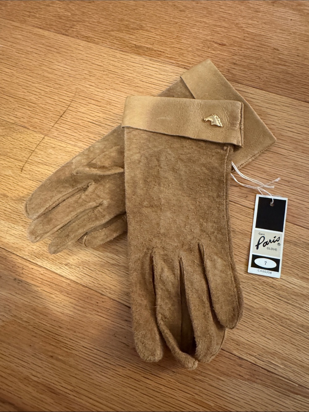 Women’s Tan Suede Gloves